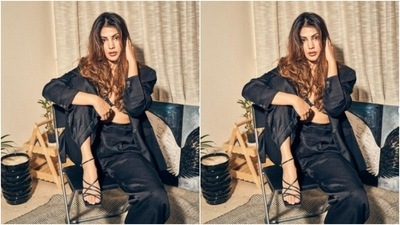 Rhea gave us fresh fashion inspo to ace for Navratri evening parties in a pantsuit. (Instagram/@rhea_chakraborty)