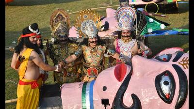 Ramlila artistes inspecting the effigy of Demon King, Ravana, at Sector 17, in Chandigarh on Tuesday. The Sector 17 parade ground Dussehra celebrations like most celebrations of the city will start 5 pm onwards. This is going to be a major celebration as earlier it was a muted affair due to Covid restrictions and cracker ban in 2020 and 2021. (Ravi Kumar/ HT) Ramlila artistes inspecting the effigy of Demon King, Ravana, at Sector 17, in Chandigarh on Tuesday. The Sector 17 parade ground Dussehra celebrations like most celebrations of the city will start 5 pm onwards. This is going to be a major celebration as earlier it was a muted affair due to Covid restrictions and cracker ban in 2020 and 2021. (Ravi Kumar/ HT)