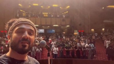 The image shows Vir Das performing on the stage. (Twitter/@thevirdas) The image shows Vir Das performing on the stage. (Twitter/@thevirdas)