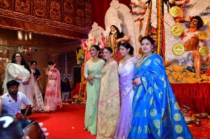 Patralekhaa also met Tanuja, Tanishaa Mukerji and Sharbani Mukherjee at the venue on Tuesday. (Varinder Chawla) Patralekhaa also met Tanuja, Tanishaa Mukerji and Sharbani Mukherjee at the venue on Tuesday. (Varinder Chawla)