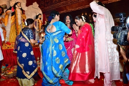 Rani Mukerji and Rituparna Sengupta at Durga Puja pandal on Tuesday. (Varinder Chawla) Rani Mukerji and Rituparna Sengupta at Durga Puja pandal on Tuesday. (Varinder Chawla)
