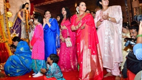 Rani Mukerji wears a pink silk saree for Navami celebrations. (HT Photo/Varinder Chawla) Rani Mukerji wears a pink silk saree for Navami celebrations. (HT Photo/Varinder Chawla)