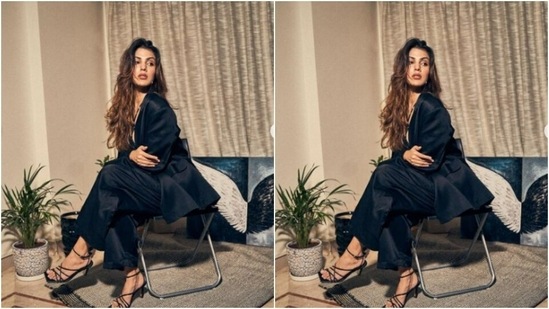 Rhea made our midweek blues go away with a set of pictures of herself decked up to drive all the limelight at an evening party.(Instagram/@rhea_chakraborty)