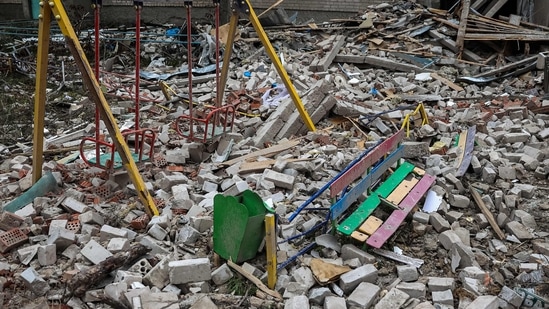 Russia-Ukraine War: A yard of a destroyed apartment building in Ukraine.(AFP) Russia-Ukraine War: A yard of a destroyed apartment building in Ukraine.(AFP)
