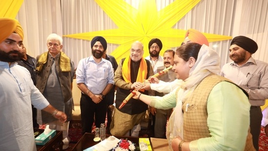 The home minister was felicitated by the Sikh community in Jammu on Monday.(Twitter/Amit Shah)