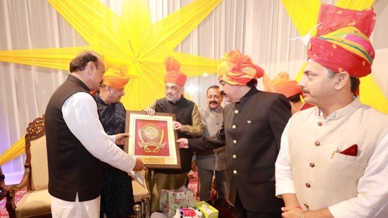 Amit Shah meets with representatives of Dogra society during his visit.(Twitter/Amit Shah)