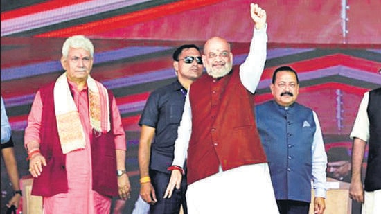 Rajouri, Oct 04 (ANI): Union Home Minister Amit Shah with Union Minister of State (Independent Charge) for Science and Technology Jitendra Singh, Jammu and Kashmir Lieutenant Governor Manoj Sinha and other dignitaries during a public rally, in Rajouri on Tuesday. (ANI Photo) (Shilpa Thakur)
