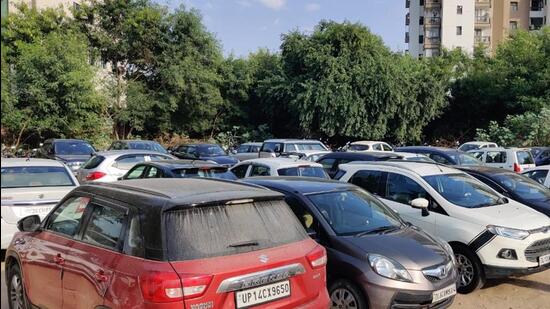 Inderjeet Yadav, deputy superintendent of police (DSP), CM’s flying squad said there were at least 70 cars and 20 two-wheelers parked in the lot. (HT Photo) Inderjeet Yadav, deputy superintendent of police (DSP), CM’s flying squad said there were at least 70 cars and 20 two-wheelers parked in the lot. (HT Photo)