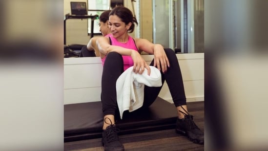 Take cues from Deepika Padukone's workout clothes. A bright pink sports bra with black gym tights with black sports shoes makes up the perfect workout look. The easy breezy style makes her the epitome of gym fashion.&nbsp;(Instagram/@deepikapadukone)