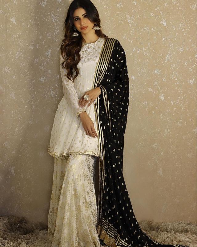 Mouni Roy in an ivory sharara set (Photo: Instagram) Mouni Roy in an ivory sharara set (Photo: Instagram)