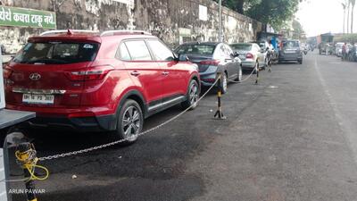 The BMC will generate ₹40,000 per month from the Rungta Lane parking slots and ₹70,000 from Narayan Dabholkar Marg (HT Photo) The BMC will generate ₹40,000 per month from the Rungta Lane parking slots and ₹70,000 from Narayan Dabholkar Marg (HT Photo)