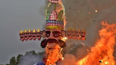 Ludhiana’s tallest Ravana effigy set ablaze at the Daresi ground during the Dussehra celebrations. (Gurpreet Singh/HT) Ludhiana’s tallest Ravana effigy set ablaze at the Daresi ground during the Dussehra celebrations. (Gurpreet Singh/HT)
