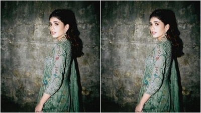 Assisted by makeup artist Ankita, Sanjana decked up in nude eyeshadow, black eyeliner, mascara-laden eyelashes, contoured cheeks and a shade of nude lipstick. (Instagram/@sanjanasanghi96) Assisted by makeup artist Ankita, Sanjana decked up in nude eyeshadow, black eyeliner, mascara-laden eyelashes, contoured cheeks and a shade of nude lipstick. (Instagram/@sanjanasanghi96)