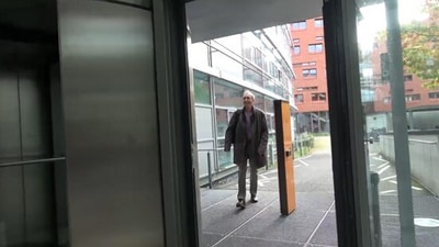 The image shows Swedish geneticist Svante Pääbo entering his workplace after winning Nobel Prize for medicine. (Twitter/@MPI_EVA_Leipzig)