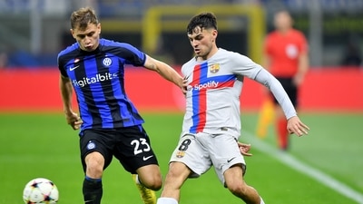 Inter Milan's Nicolo Barella in action with FC Barcelona's Pedri&nbsp; (REUTERS)