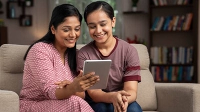High-quality parenting practices in teen years increase closeness and warmth later: Study (Gettyimages) High-quality parenting practices in teen years increase closeness and warmth later: Study (Gettyimages)