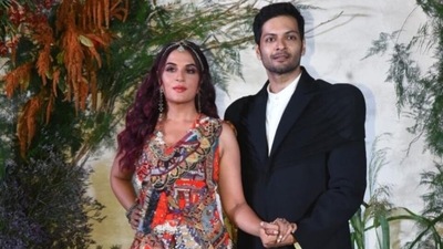 Richa Chadha and Ali Fazal pose at their wedding reception in Mumbai. (HT Photo/Varinder Chawla) Richa Chadha and Ali Fazal pose at their wedding reception in Mumbai. (HT Photo/Varinder Chawla)