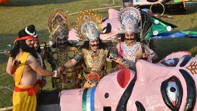 Ramlila artists inspecting the effigy of Demon King, Ravana, in Chandigarh on Tuesday. (Ravi Kumar/ HT) Ramlila artists inspecting the effigy of Demon King, Ravana, in Chandigarh on Tuesday. (Ravi Kumar/ HT)