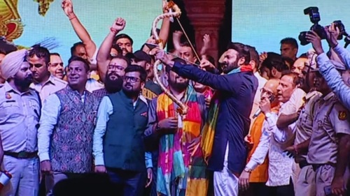 Prabhas performing the Ravana dehan. Prabhas performing the Ravana dehan.