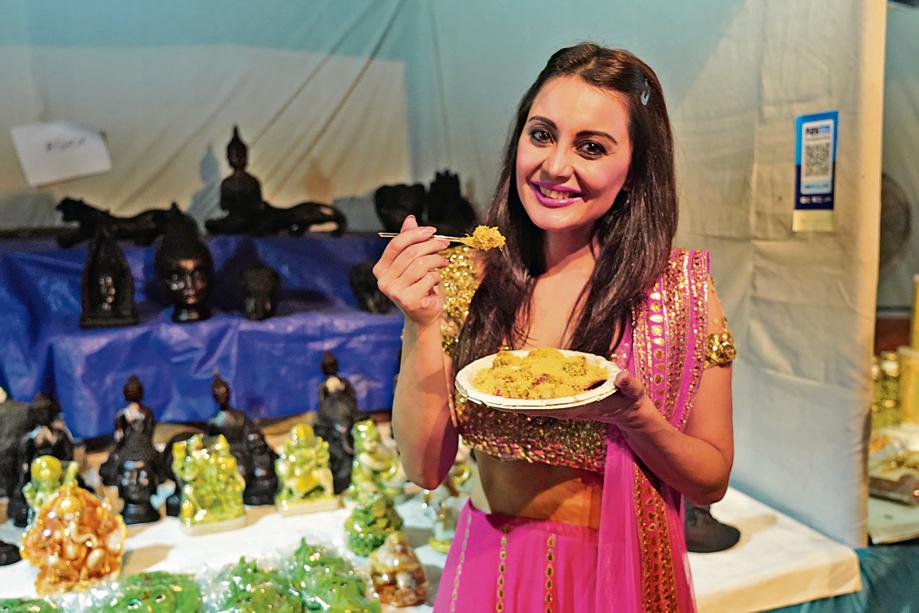 At the Minto Road Durga Puja pandal, the actor feasted on sev puri and spoke about her love for puchkas. (Photo: Gokul VS/HT) At the Minto Road Durga Puja pandal, the actor feasted on sev puri and spoke about her love for puchkas. (Photo: Gokul VS/HT)