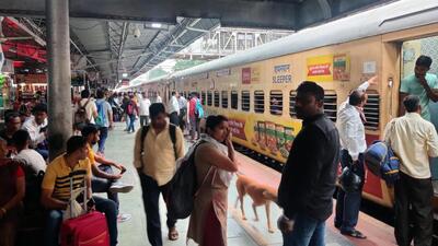 Rush at Pune railway station. (Rahul Raut/HT PHOTO) Rush at Pune railway station. (Rahul Raut/HT PHOTO)