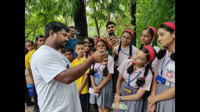The school students, who attended the Kukrail tour on Thursday, were given gifts and snacks. (HT)