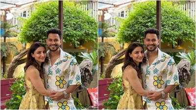 Soha and Kunal made for a pretty pair together as they posed hugging each other. (Instagram/@sakpataudi)