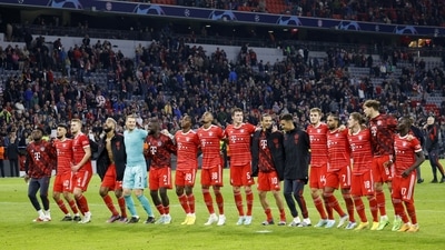 Bayern Munich players celebrate after the match (REUTERS)