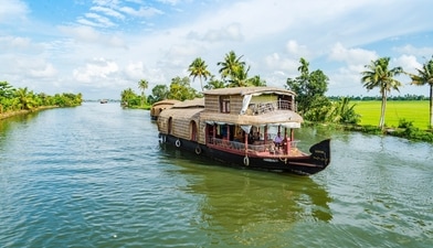 Top 5 places in India where you can enjoy the houseboat experience (Unsplash) Top 5 places in India where you can enjoy the houseboat experience (Unsplash)