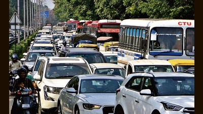 Commuters caught in a traffic jam on Madhya Marg due to road diversions around Sukhna Lake for the air show rehearsal in Chandigarh on Thursday. (Ravi Kumar/HT) Commuters caught in a traffic jam on Madhya Marg due to road diversions around Sukhna Lake for the air show rehearsal in Chandigarh on Thursday. (Ravi Kumar/HT)