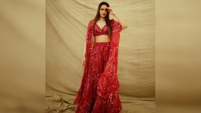 With her luscious tresses straightened and left open, Sonakshi Sinha wore her signature winged eyes and left her lips neutral. (Instagram/@aslisona) With her luscious tresses straightened and left open, Sonakshi Sinha wore her signature winged eyes and left her lips neutral. (Instagram/@aslisona)