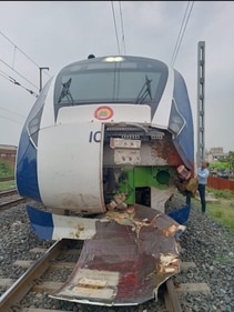 The front side of the Vande Bharat Express The front side of the Vande Bharat Express