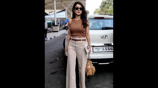 Shehnaaz Gill spotted in a pair of beige trousers at the airport (Photo: Viral Bhayani)