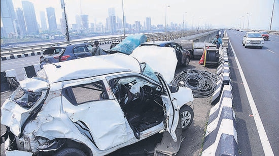 Mumbai, India - October 05, 2022: At Least 5 people were killed and 8 others injured after collision of four cars and an ambulance on the Bandra-Worli Sealink, in Mumbai, India, on Wednesday, October 05, 2022. (Photo by Vijay Bate/HT Photo) (HT PHOTO)