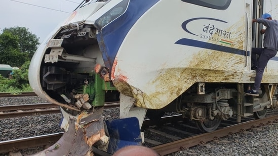Gandhinagar-Mumbai Vande Bharat Express engine damaged after hitting cattle  | Latest News India - Hindustan Times