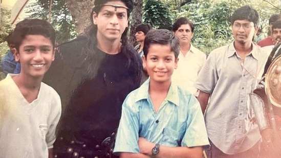 Vicky Kaushal with Shah Rukh Khan,&nbsp;brother Sunny Kaushal and filmmaker Vishnuvardhan on the set of Asoka. &nbsp;