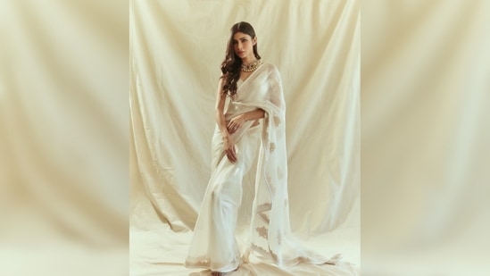 Mouni Roy shared a string of images on her Instagram and captioned her post, "A Saree Girl Forever."(Instagram/@imouniroy)