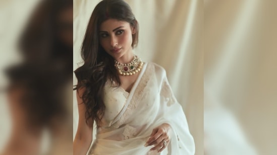 The Bengali beauty wore subtle makeup with kohl eyes and applied 'sindoor' on her forehead.(Instagram/@imouniroy)