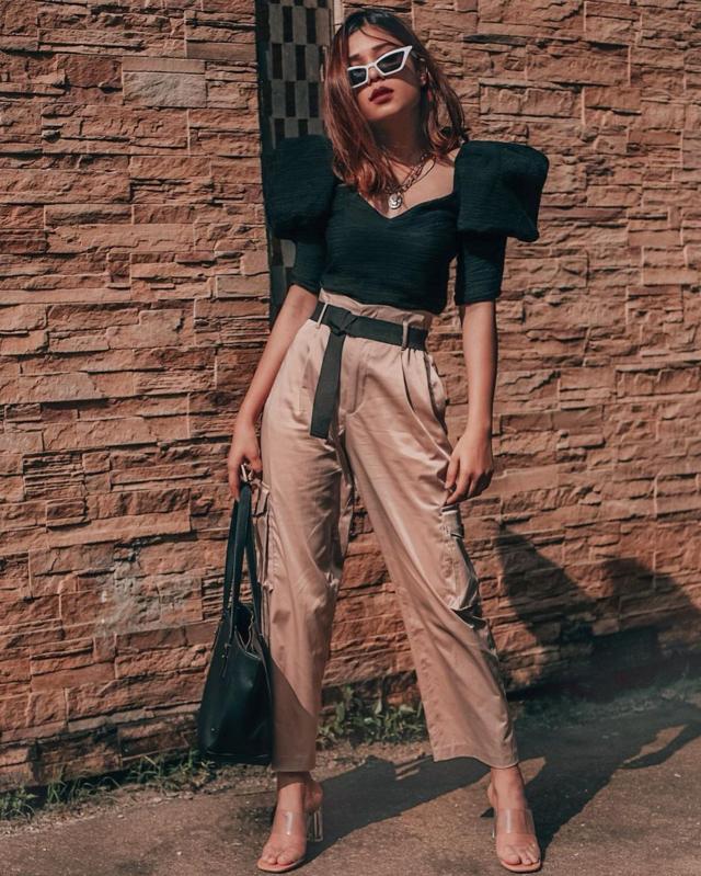 Riya Jain in the trending beige cargo pants (Photo: Instagram) Riya Jain in the trending beige cargo pants (Photo: Instagram)