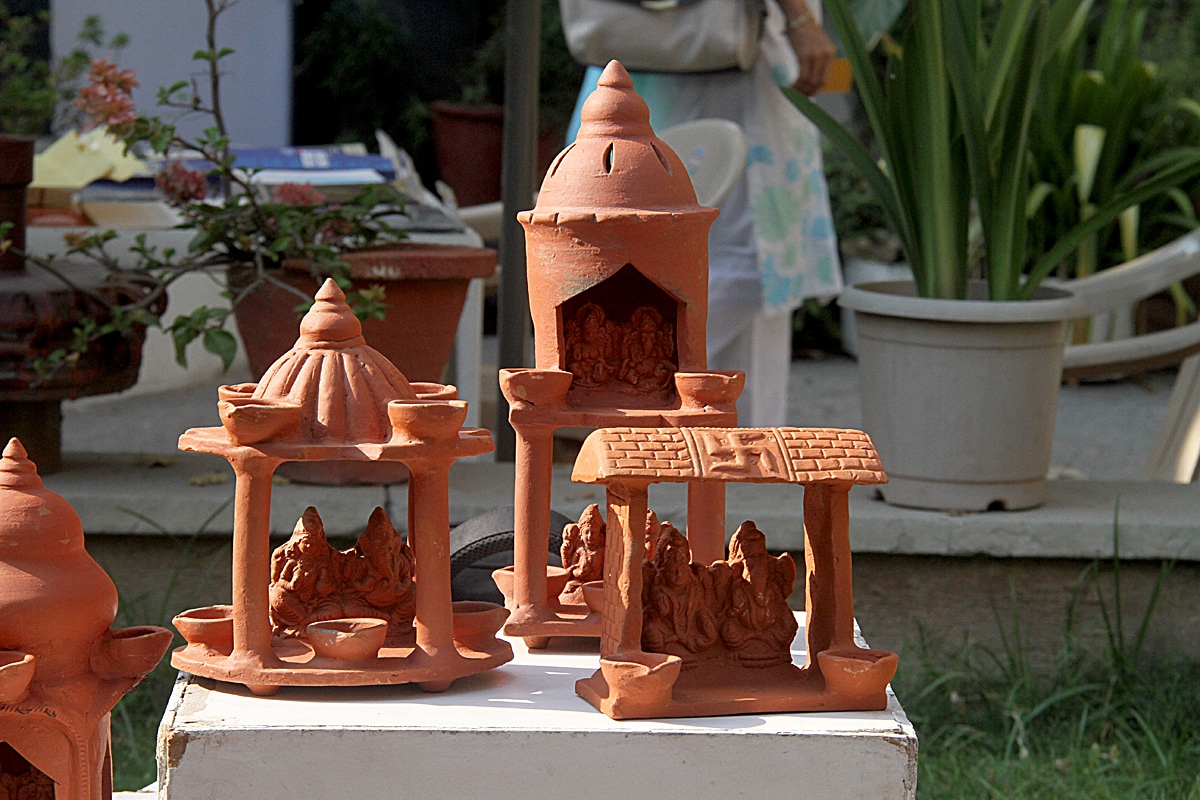 Terracotta artefacts of utility and decoration are on display at the exhibition. Terracotta artefacts of utility and decoration are on display at the exhibition.