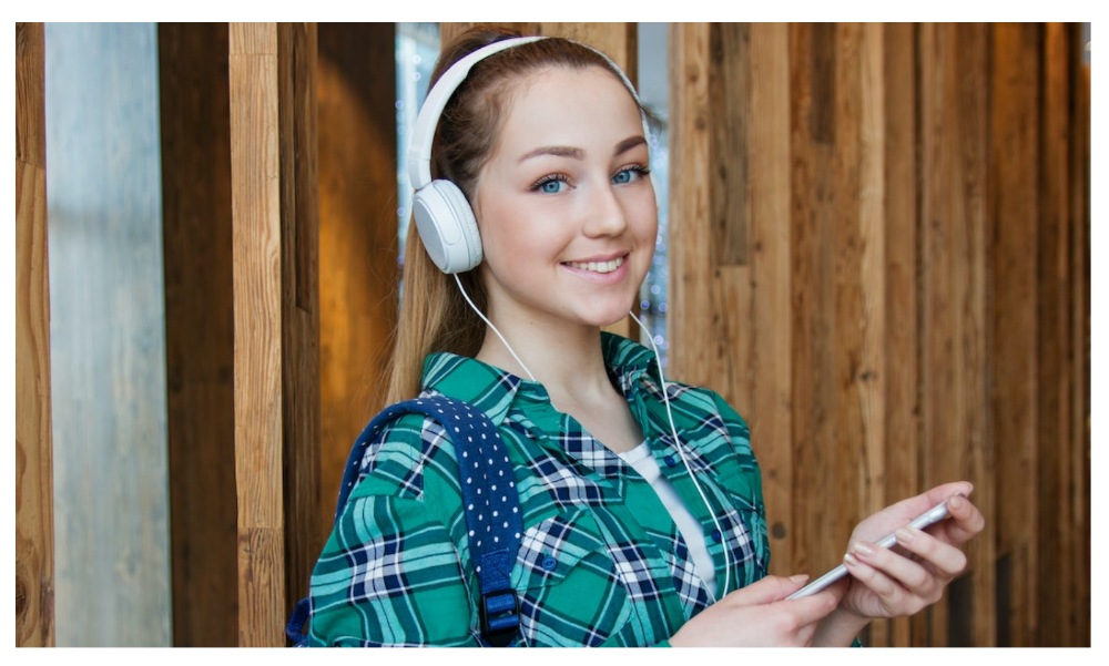 Headphones under ₹3000: Invest in a good set for an amazing audio experience. (Pexels) Headphones under ₹3000: Invest in a good set for an amazing audio experience. (Pexels)