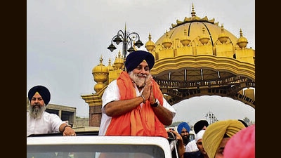 Shiromani Akali Dal president Sukhbir Singh Badal, who led a Khalsa march from Takht Damdama Sahib in Talwandi Sabo, after reaching Amritsar on Friday. (Sameer Sehgal/HT)