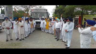 SGPC members take out protest ‘march’ to oppose Haryana gurdwara committee SGPC members take out protest ‘march’ to oppose Haryana gurdwara committee