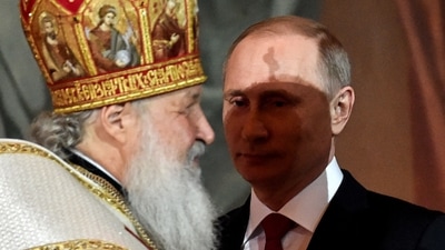 Russian President Vladimir Putin (R) and Russian Orthodox Patriarch of Moscow. (AFP)