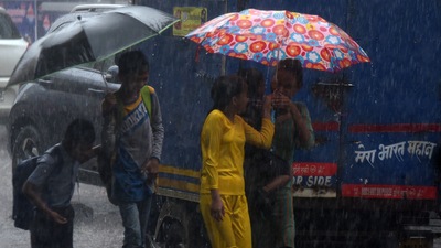 The island city, eastern and western suburbs received average 1.05mm, 9.12 mm and 1.28 mm rainfall respectively between 11 am to 2 pm, a civic official said. (HT Photo/Bachchan Kumar)