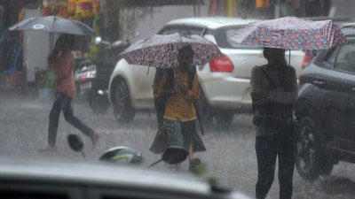 Public transport services of the Brihanmumbai Electric Supply and Transport (BEST) and Railways remained unaffected amid heavy rainfall. (HT Photo/Bachchan Kumar)