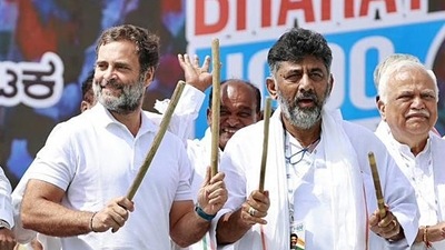 Congress leader Rahul Gandhi and state party chief DK Shivakumar during a function at the party's Bharat Jodo Yatra, at Gundlupet, in Chamarajanagar on Friday. (ANI) Congress leader Rahul Gandhi and state party chief DK Shivakumar during a function at the party's Bharat Jodo Yatra, at Gundlupet, in Chamarajanagar on Friday. (ANI)