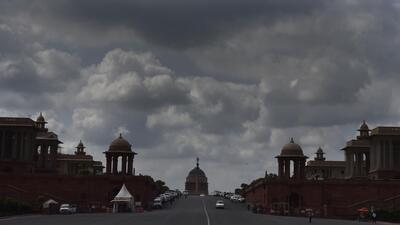 Dark clouds hover over Rashtrapati Bhavan in New Delhi. (Sanjeev Verma/HT Photo) Dark clouds hover over Rashtrapati Bhavan in New Delhi. (Sanjeev Verma/HT Photo)