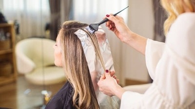 Hair care: Tips to keep in when colouring your hair (istockphoto) Hair care: Tips to keep in when colouring your hair (istockphoto)