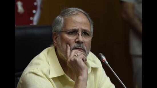 Former Lt Governor of Delhi Najeeb Jung is the first to undertake the Herculean task of translating Ghalib’s entire output. (Arvind Yadav/Hindustan Times) Former Lt Governor of Delhi Najeeb Jung is the first to undertake the Herculean task of translating Ghalib’s entire output. (Arvind Yadav/Hindustan Times)